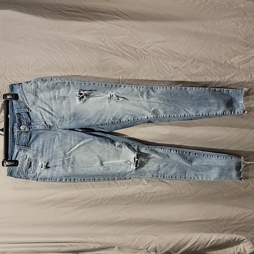 Maurices distressed jeggings size Medium Regular